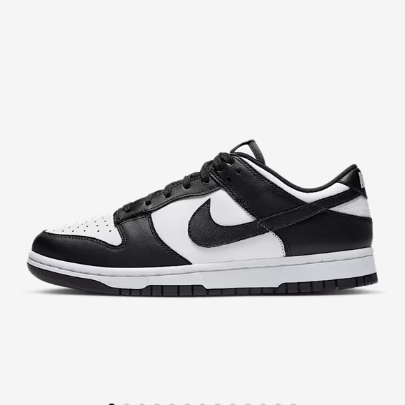 Nike Dunks 🖤 - Picture 1 of 7